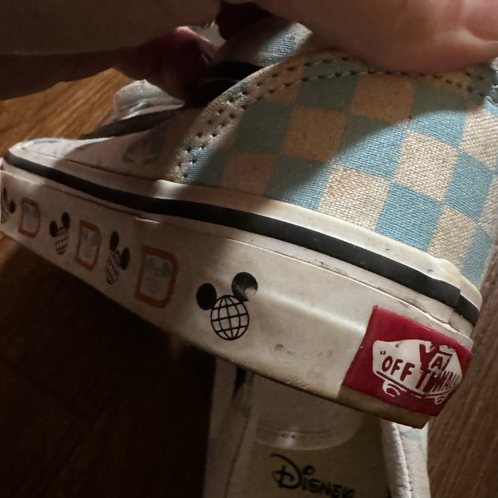 Kids Vans Disney Mickey shoes! Sz 3